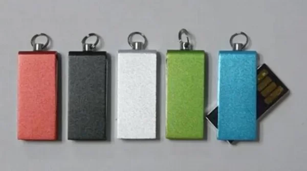 דיסק און-קיי מיני מסתובב מתכת עם מחבר USB בצבעים