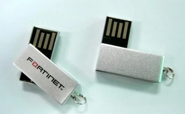 דיסק און-קיי מיני מסתובב מתכת עם מחבר USB